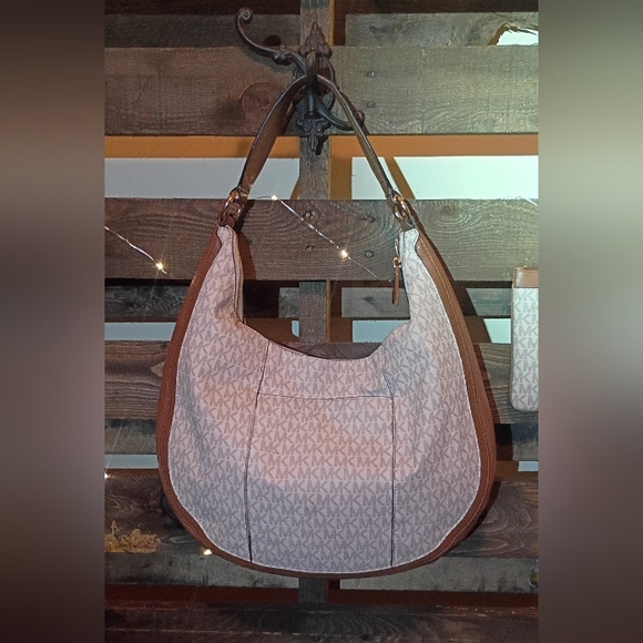 Michael Kors Lydia Hobo bag & clutch set & MK Dust Bag NWT ~ BONUS! - Picture 9 of 16